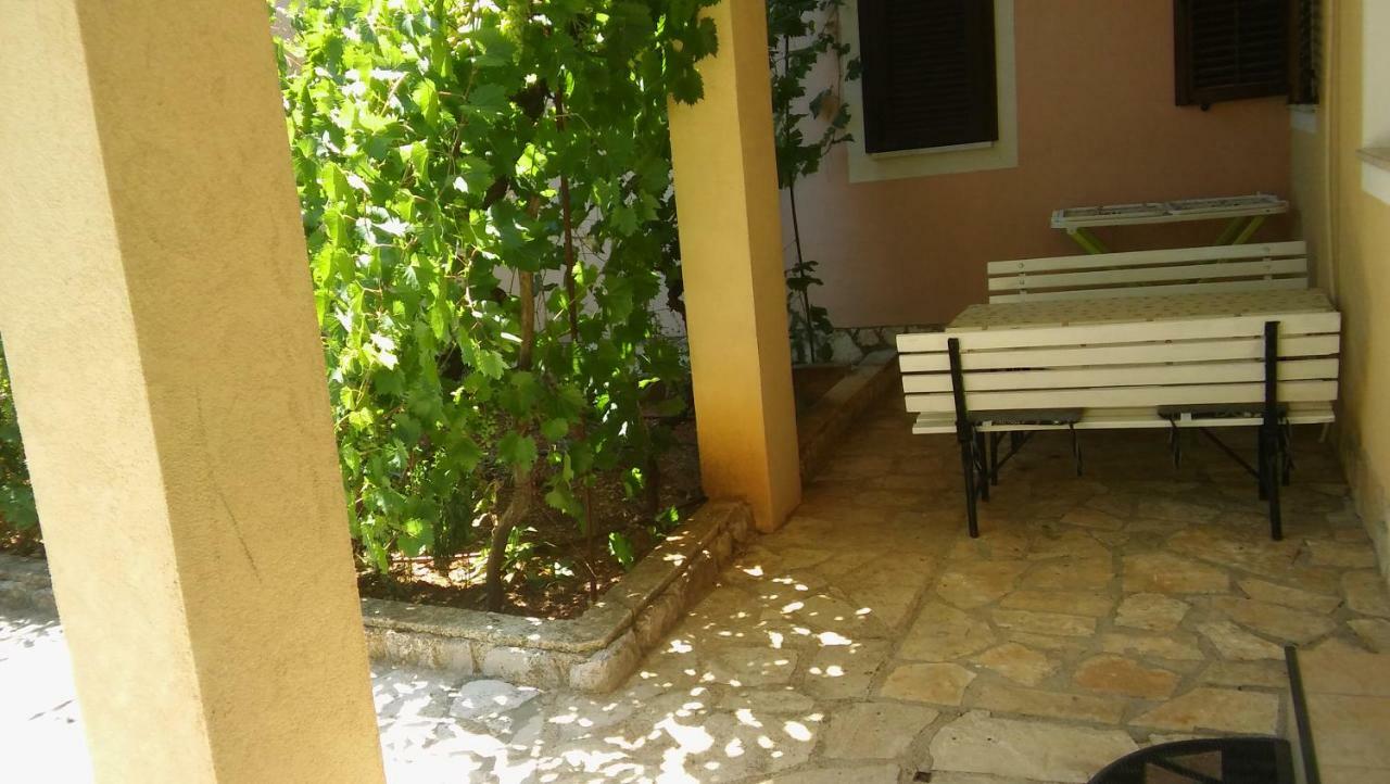Apartmani Vitkovic II Cres Buitenkant foto