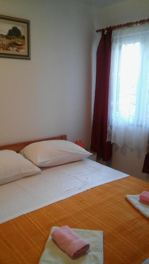 Apartmani Vitkovic II Cres Buitenkant foto